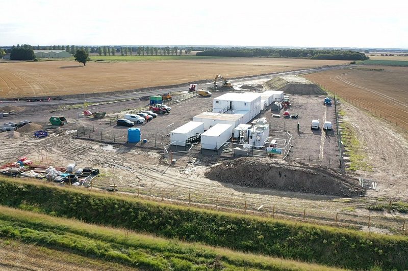 GeoPura partnered with Siemens Energy to install a zero-emission hydrogen fuel cell for the Viking Link portion in Lincolnshire. The hydrogen fuel cell provided off-grid power to the construction site, which lacked a grid connection for six to eight months. This system supplied heat and power to the construction village, eliminating the need for diesel generators. Courtesy: GeoPura